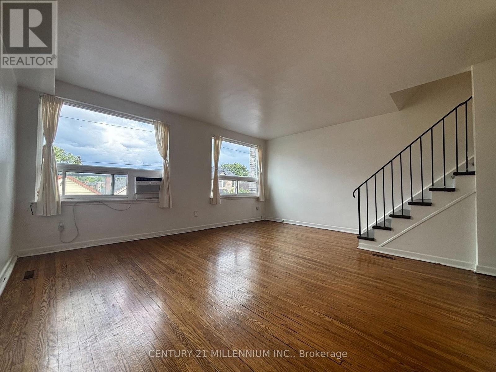 1 - 928 Pape Avenue, Toronto, Ontario  M4K 3V2 - Photo 3 - E13138926