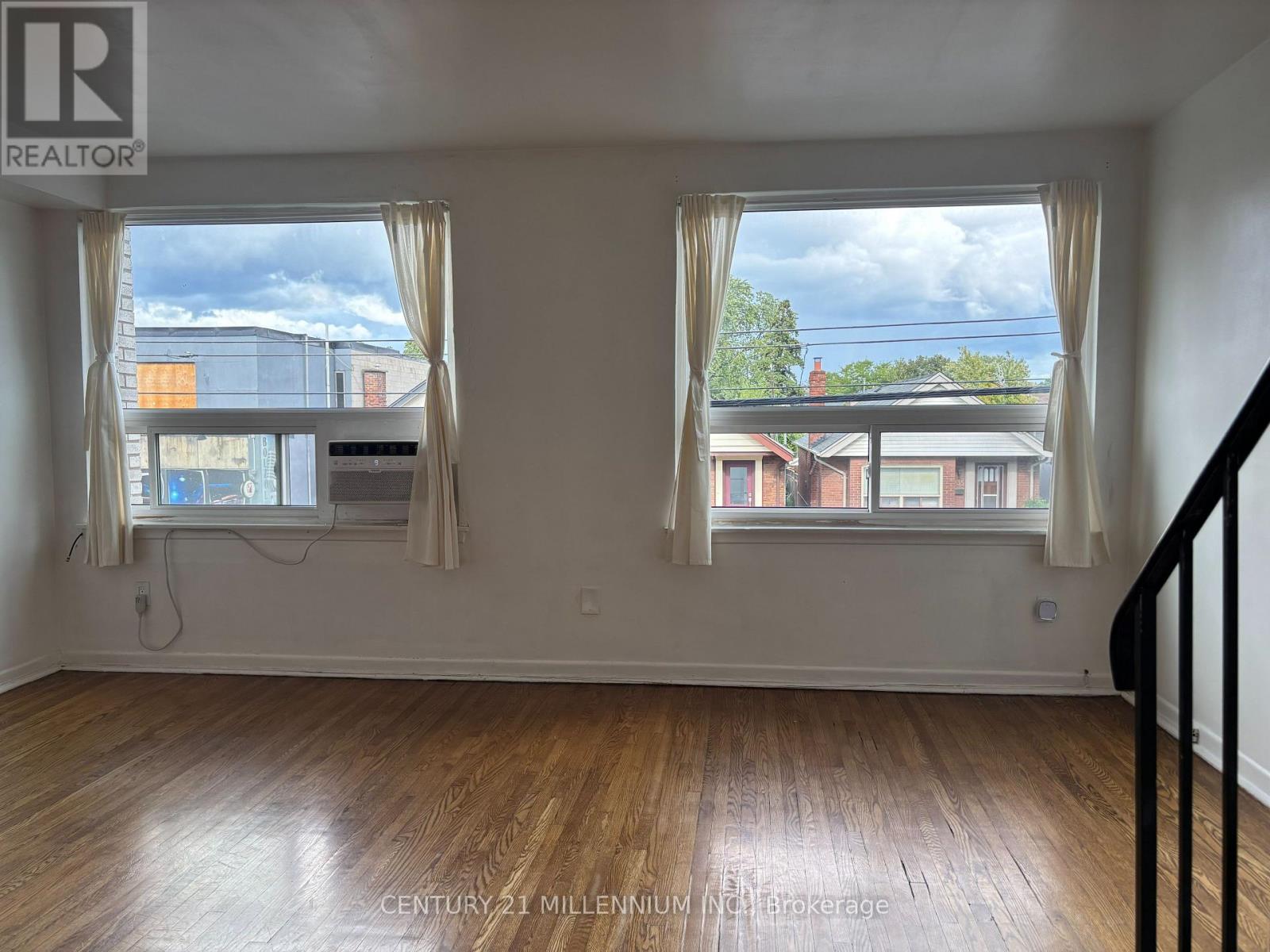 1 - 928 Pape Avenue, Toronto, Ontario  M4K 3V2 - Photo 4 - E13138926