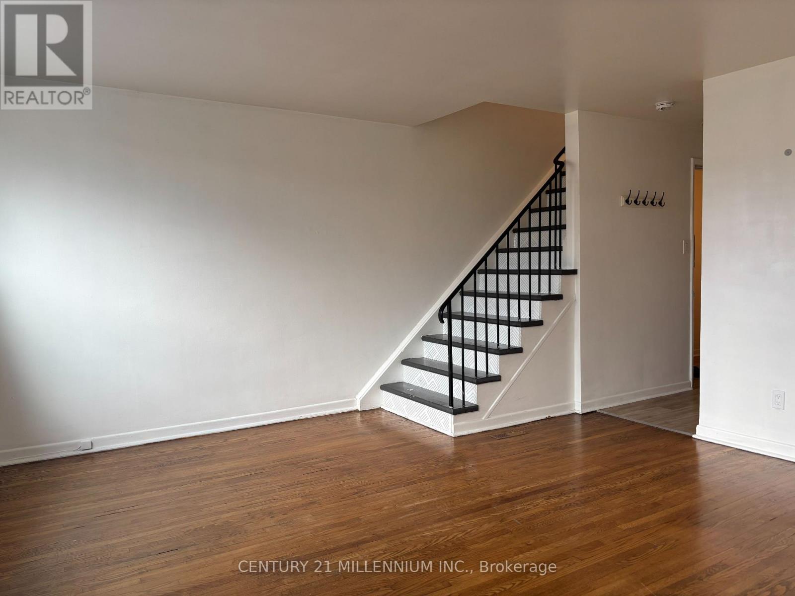 1 - 928 Pape Avenue, Toronto, Ontario  M4K 3V2 - Photo 5 - E13138926