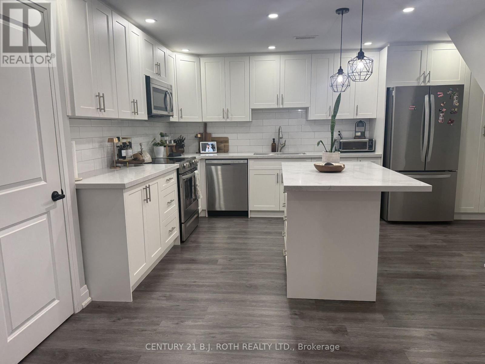 Upper Unit - 56 Hickling Trail, Barrie (Grove East), Ontario  L4M 5S7 - Photo 4 - S13138962