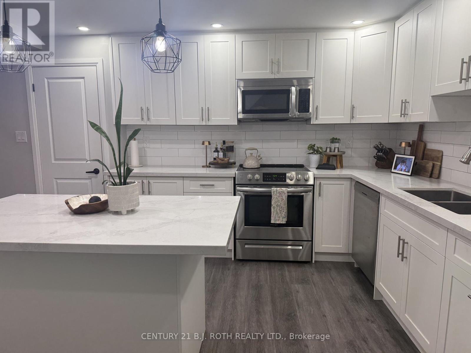 Upper Unit - 56 Hickling Trail, Barrie (Grove East), Ontario  L4M 5S7 - Photo 5 - S13138962