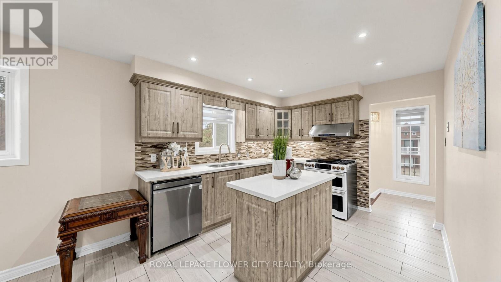 307 Royal Salisbury Way, Brampton, Ontario  L6V 3G4 - Photo 8 - W13138932
