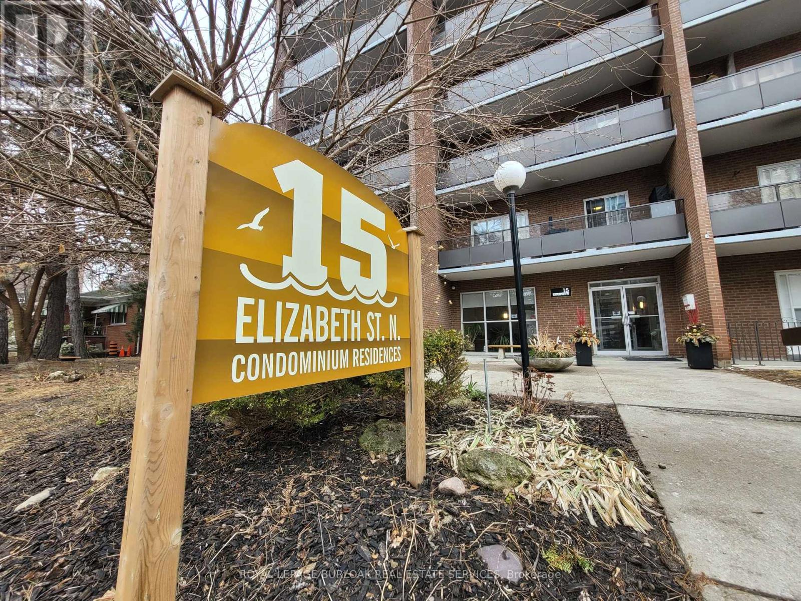 101 - 15 Elizabeth Street N, Mississauga, Ontario  L5G 2Z3 - Photo 2 - W13138942