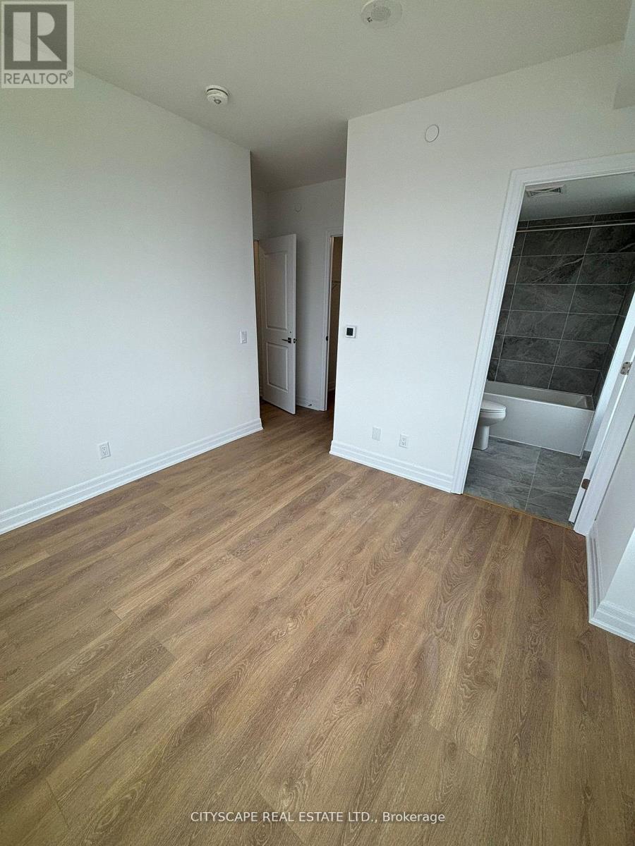 3302 - 30 Elm Drive, Mississauga, Ontario  L5B 0N6 - Photo 2 - W13138946