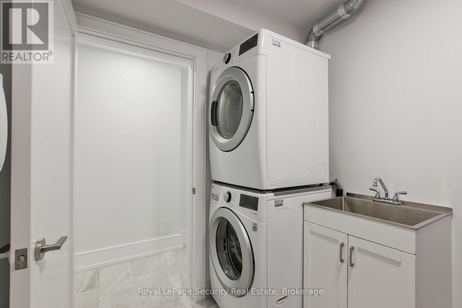318 Boon Avenue, Toronto, Ontario  M6E 4A5 - Photo 11 - W13138974
