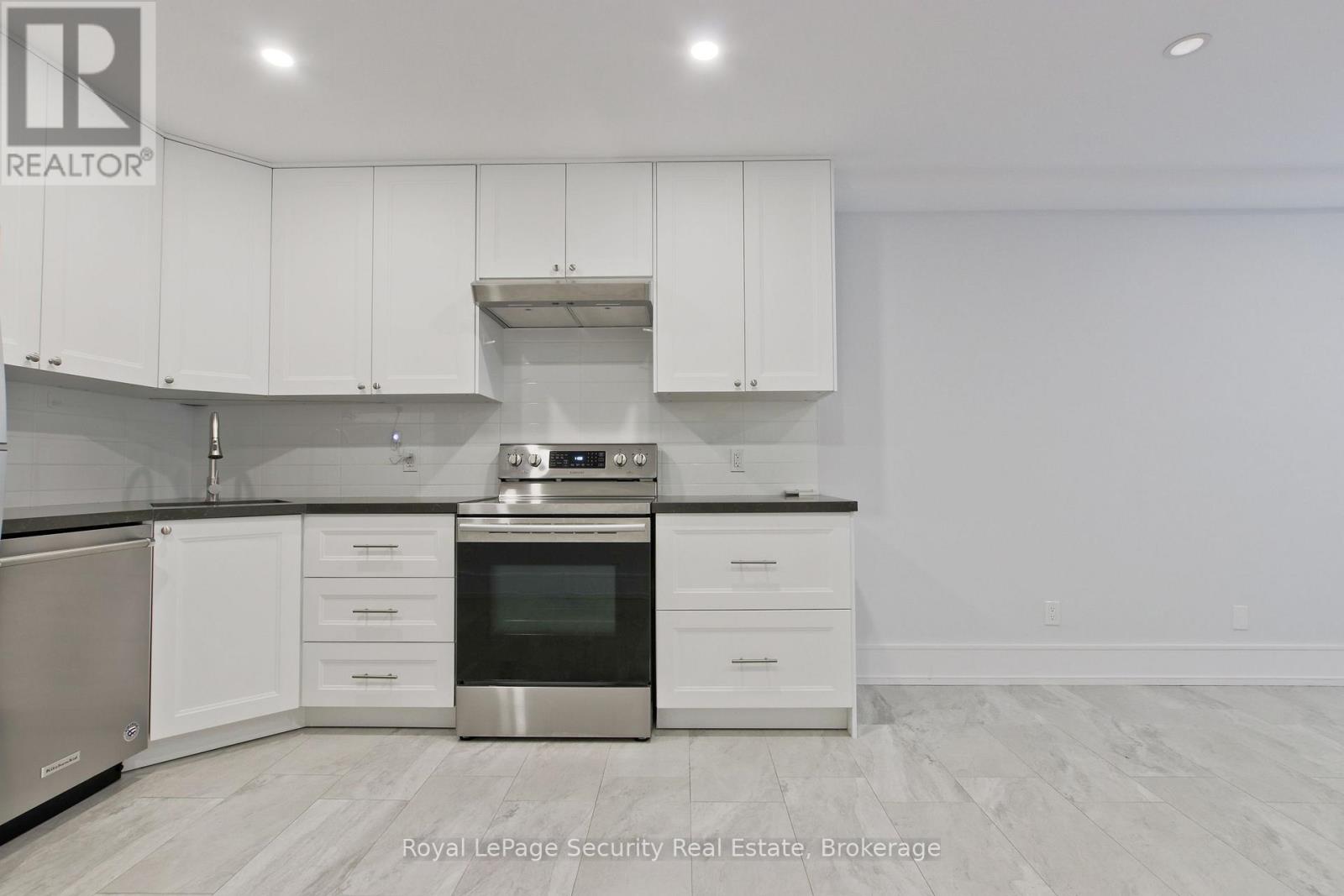 318 Boon Avenue, Toronto, Ontario  M6E 4A5 - Photo 7 - W13138974
