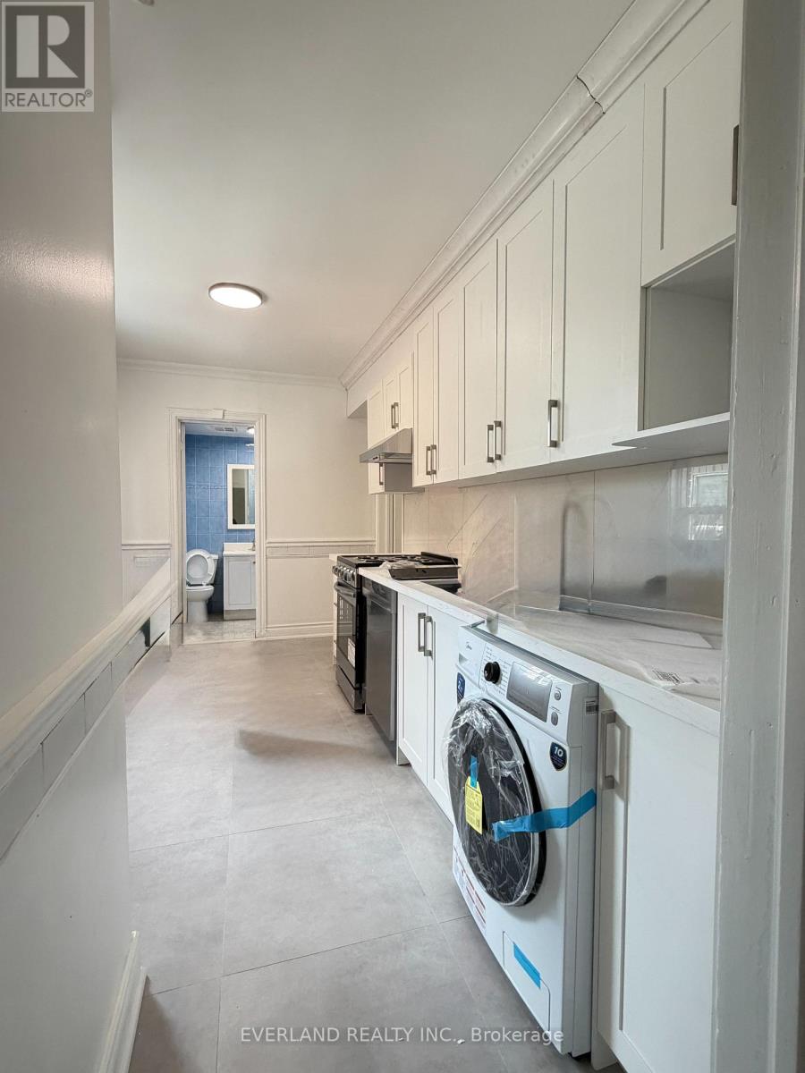 Main Floor - 247 Belgravia Avenue, Toronto, Ontario  M6E 2M9 - Photo 6 - W13138988