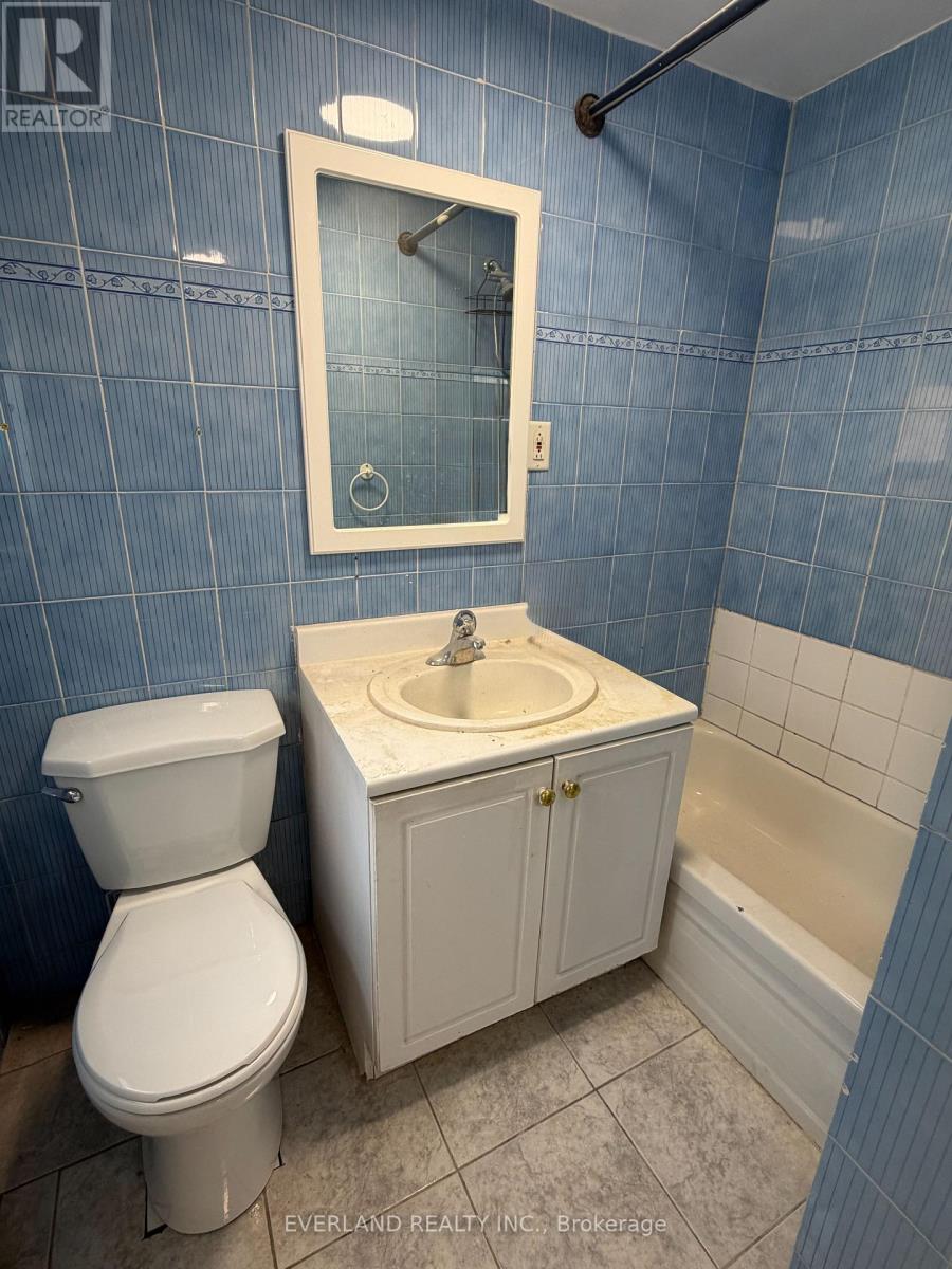 Main Floor - 247 Belgravia Avenue, Toronto, Ontario  M6E 2M9 - Photo 7 - W13138988