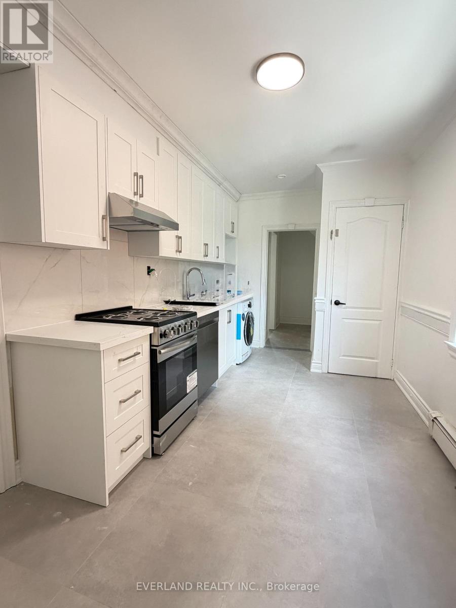 Main Floor - 247 Belgravia Avenue, Toronto, Ontario  M6E 2M9 - Photo 8 - W13138988
