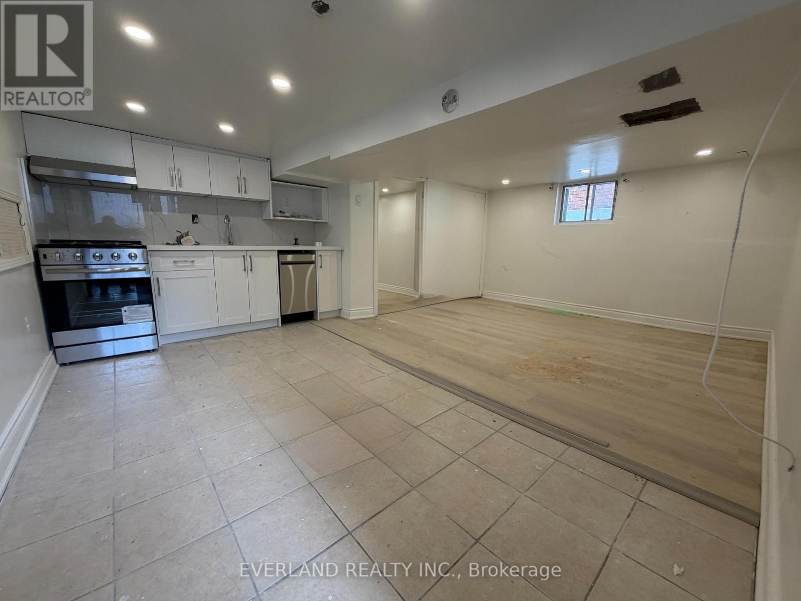 Lower Unit - 247 Belgravia Avenue, Toronto, Ontario  M6E 2M9 - Photo 1 - W13138996