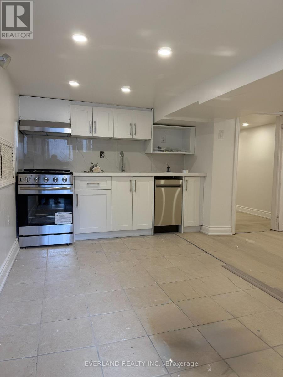 Lower Unit - 247 Belgravia Avenue, Toronto, Ontario  M6E 2M9 - Photo 2 - W13138996