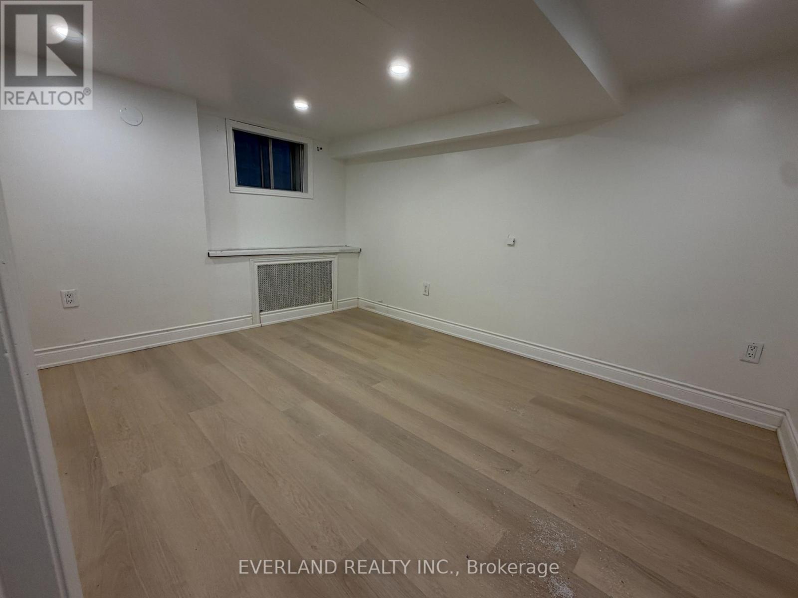 Lower Unit - 247 Belgravia Avenue, Toronto, Ontario  M6E 2M9 - Photo 5 - W13138996