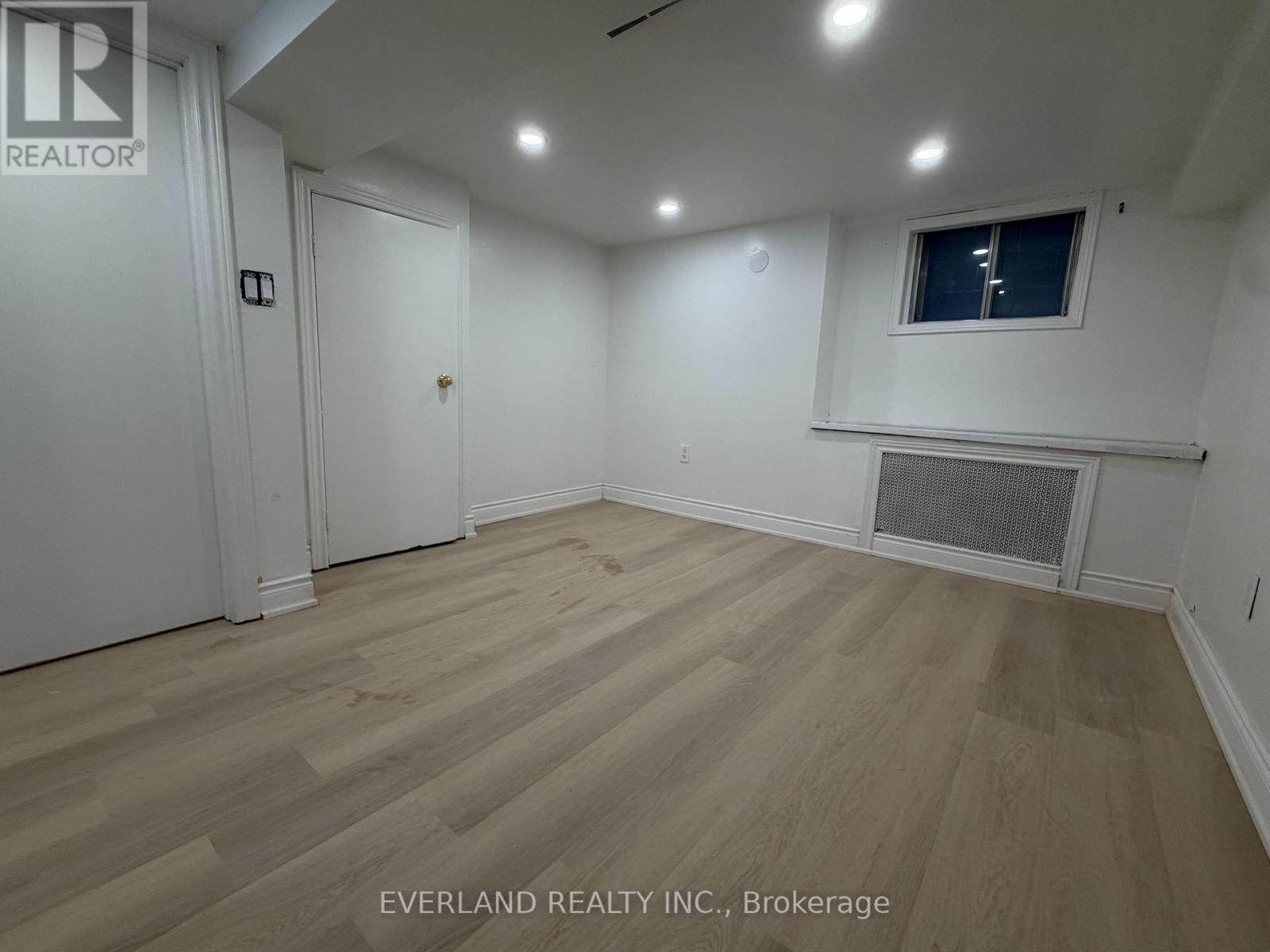Lower Unit - 247 Belgravia Avenue, Toronto, Ontario  M6E 2M9 - Photo 7 - W13138996