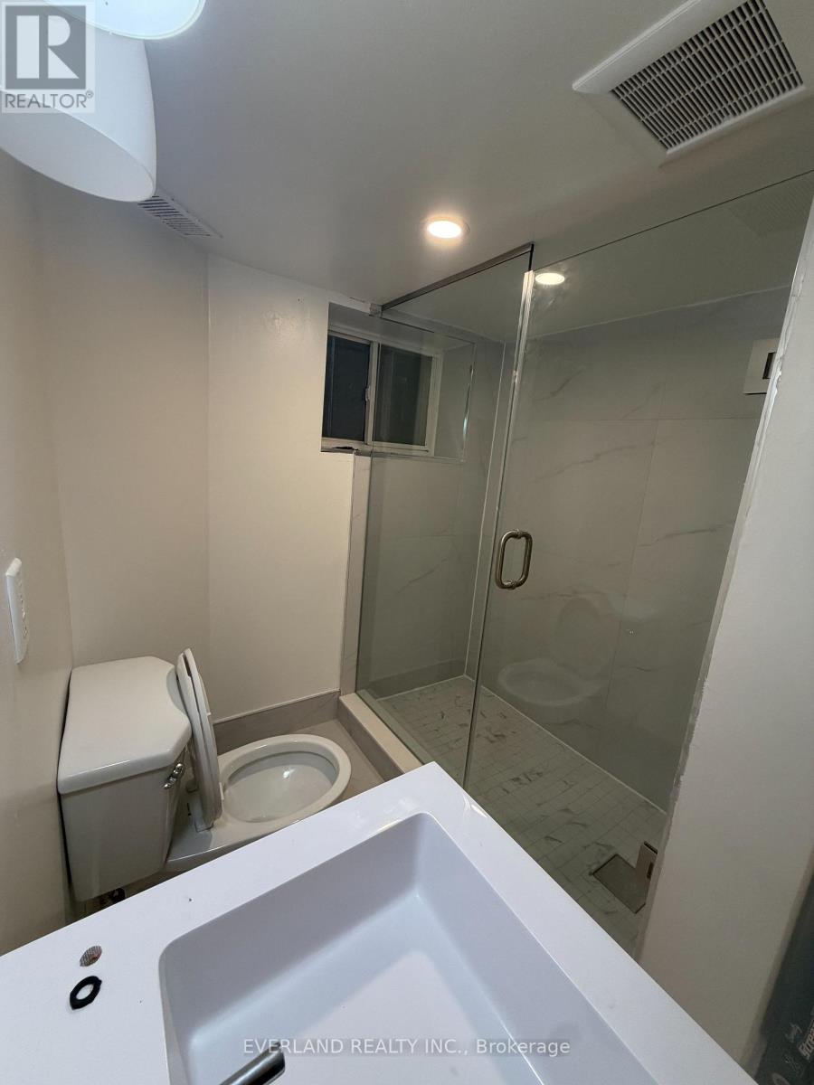 Lower Unit - 247 Belgravia Avenue, Toronto, Ontario  M6E 2M9 - Photo 8 - W13138996
