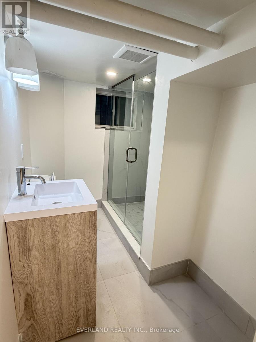 Lower Unit - 247 Belgravia Avenue, Toronto, Ontario  M6E 2M9 - Photo 9 - W13138996