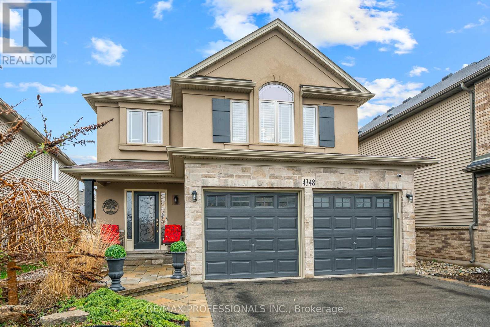 4348 Dennis Avenue, Lincoln, Ontario  L3J 1N4 - Photo 1 - X13138990