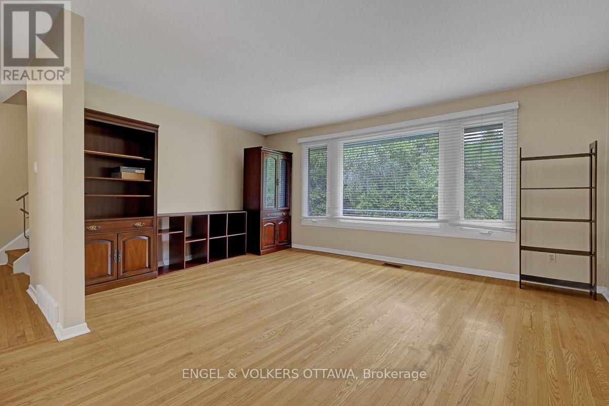 B - 765 Springland Drive, Ottawa, Ontario  K1V 6L9 - Photo 3 - X13136676