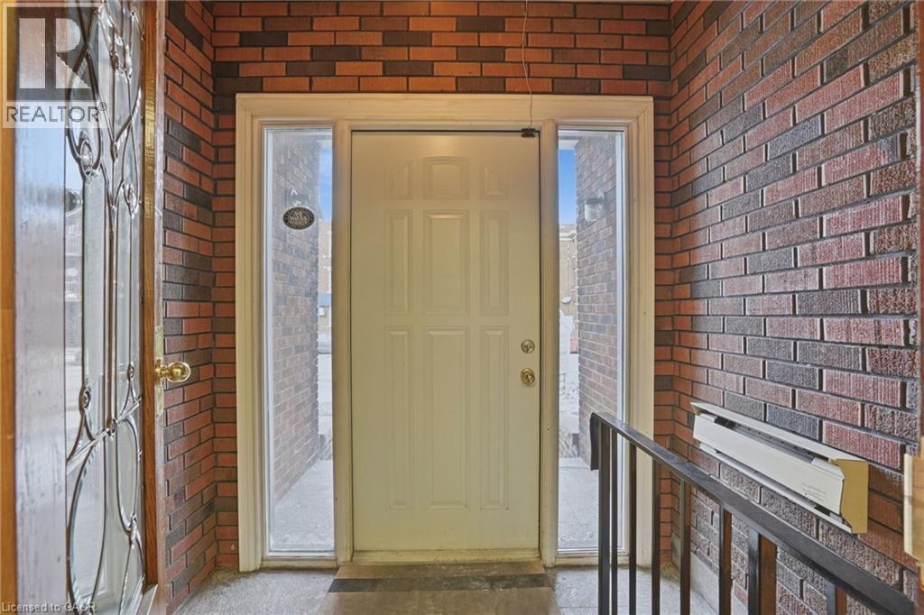 826 Main Street E, Hamilton, Ontario  L8M 1L6 - Photo 3 - 40825754