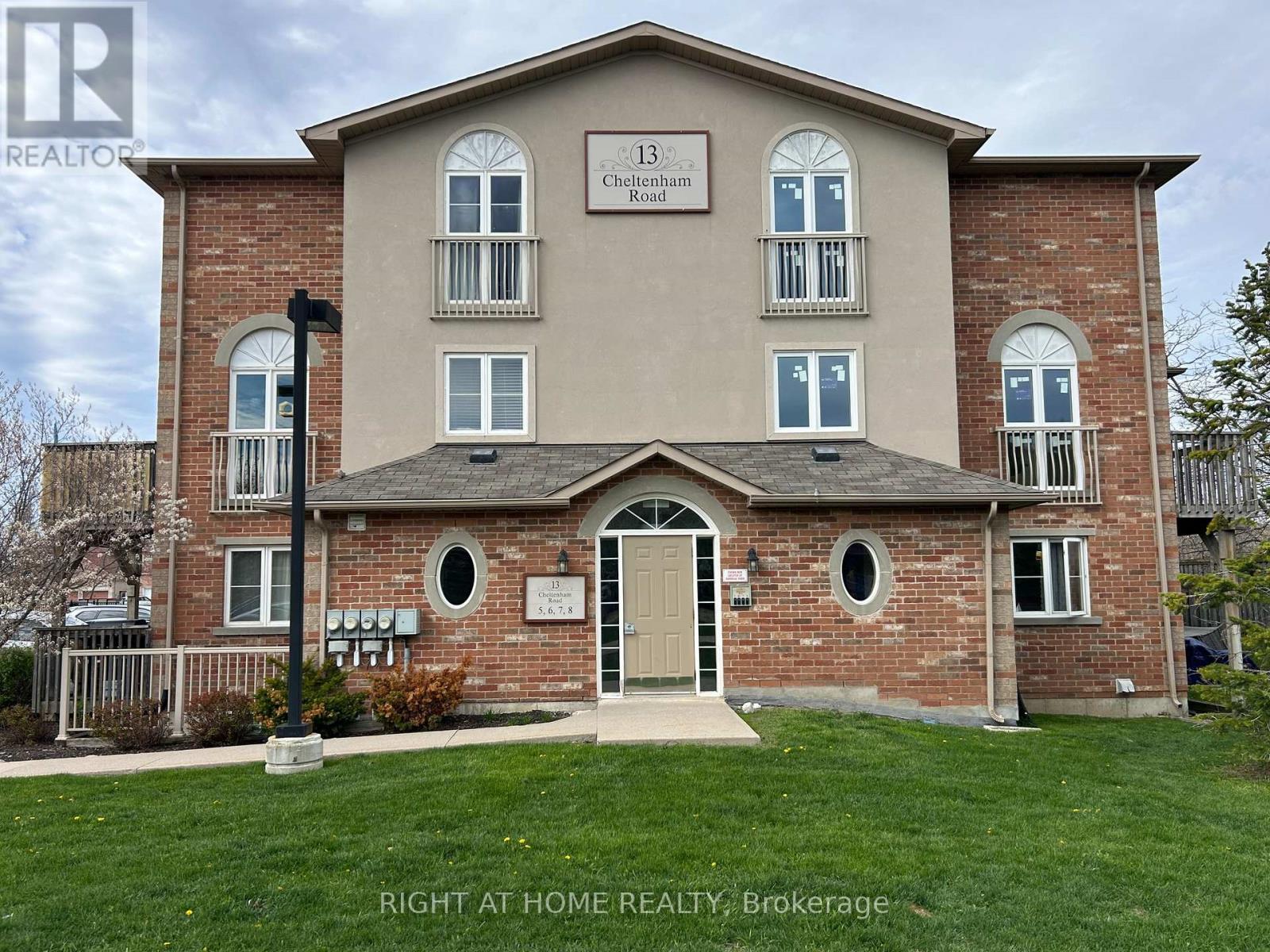 5 - 13 CHELTENHAM ROAD, Barrie, Ontario