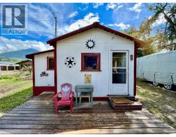 305 8th Avenue NW, Nakusp, British Columbia