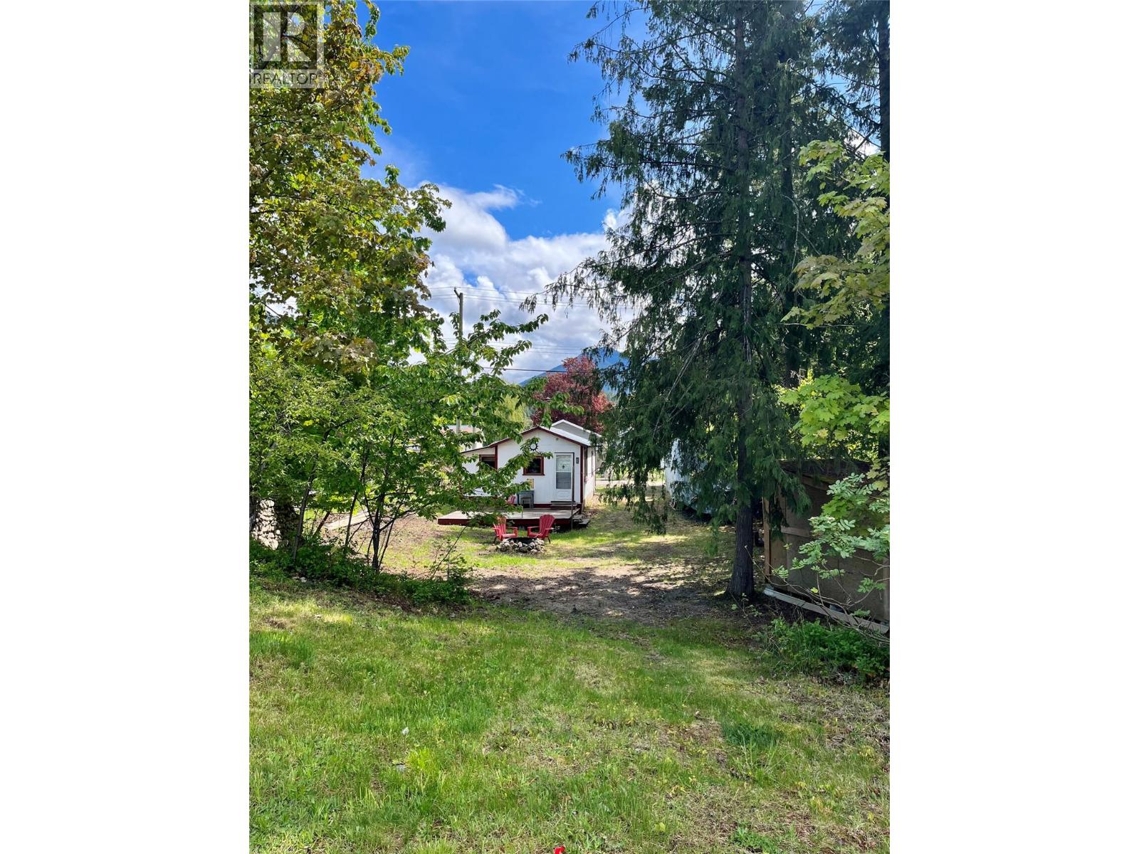 305 8th Avenue Nw, Nakusp, British Columbia  V0G 1R0 - Photo 3 - 10387835