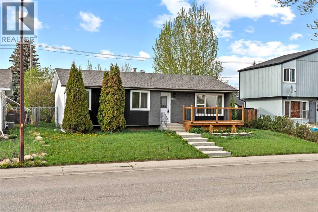 924 Pensdale Crescent SE, Calgary, Alberta  T2A 2G1 - Photo 2 - A2307894