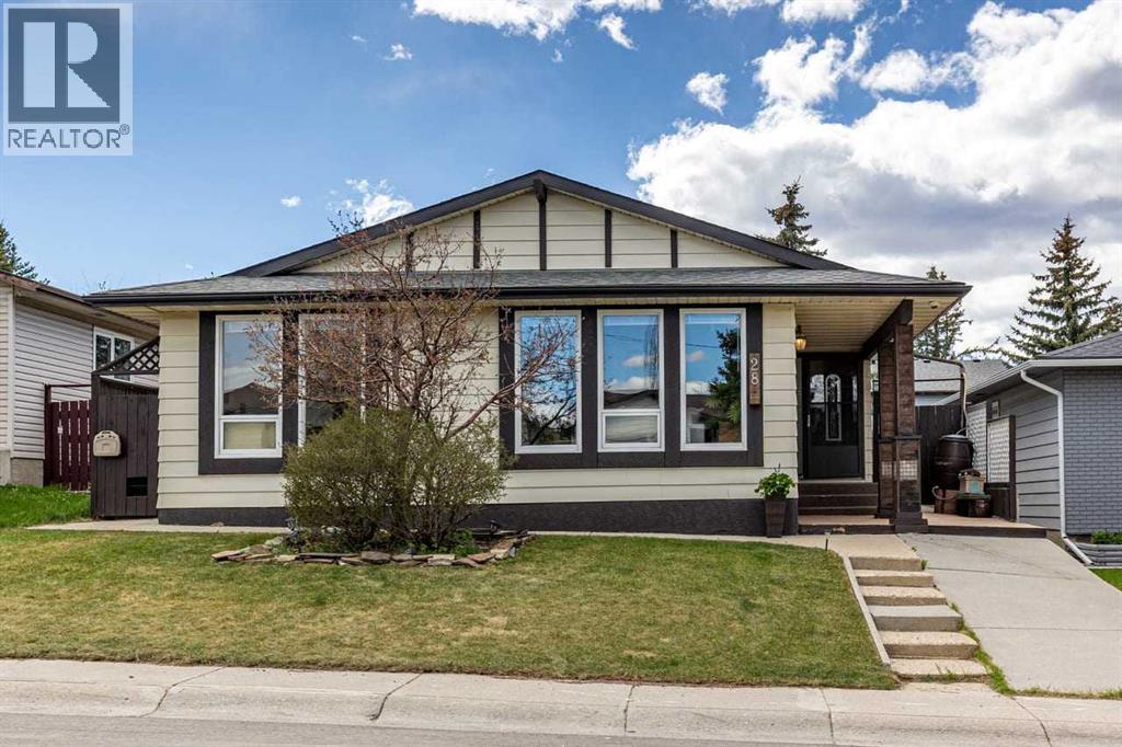 28 Beddington Crescent NE, Calgary, Alberta  T3K 1N5 - Photo 1 - A2311408