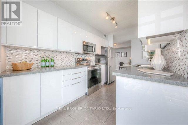 4512 - 15 Fort York Boulevard, Toronto, Ontario  M5V 3Y4 - Photo 8 - C13139016
