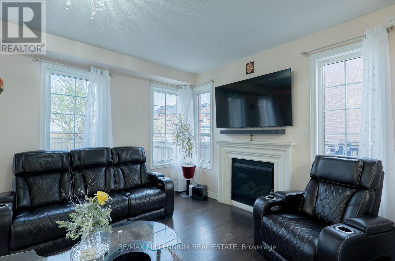 8 Zelda Road, Brampton, Ontario  L6R 0B3 - Photo 8 - W13105188