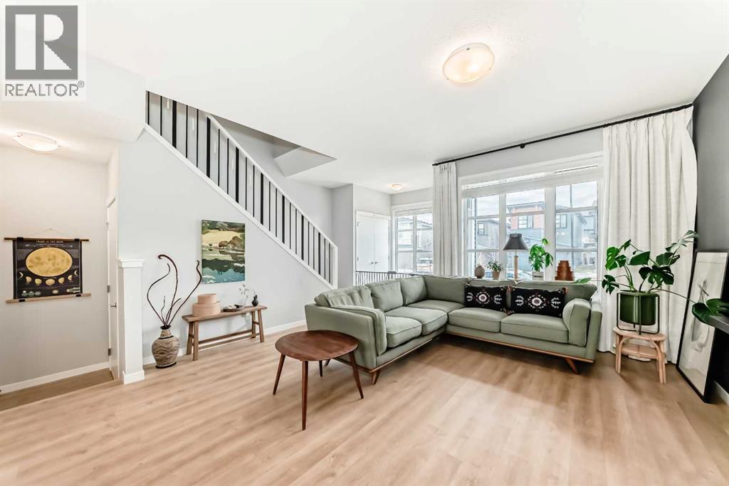 19 Rowley Common NW, Calgary, Alberta  T3L 0G4 - Photo 1 - A2303482
