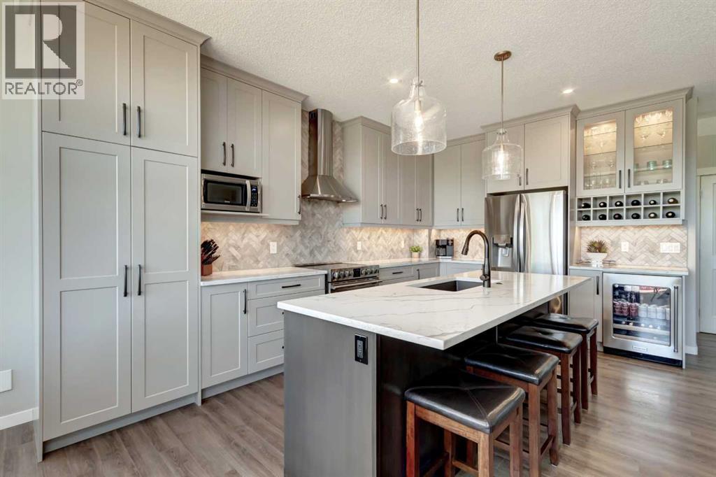 143 Cougarstone Court SW, Calgary, Alberta  T3H 5R4 - Photo 4 - A2308494