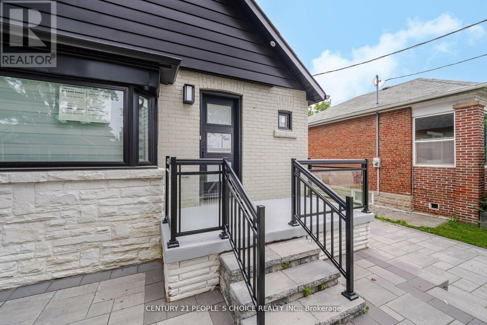 218 William Street, Toronto, Ontario  M9N 2H1 - Photo 4 - W13139010