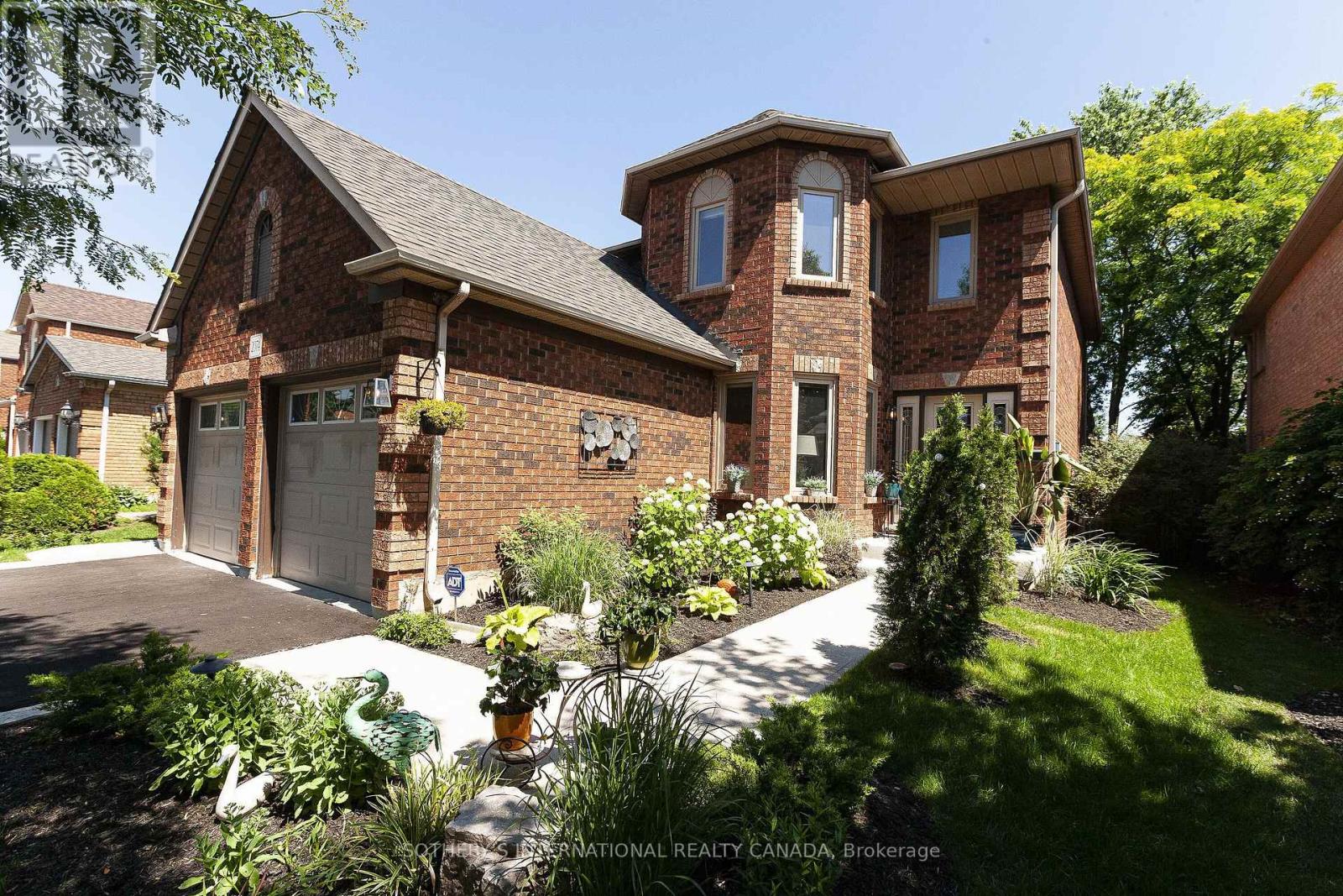 2074 Brays Lane, Oakville, Ontario  L6M 2S6 - Photo 2 - W13139014