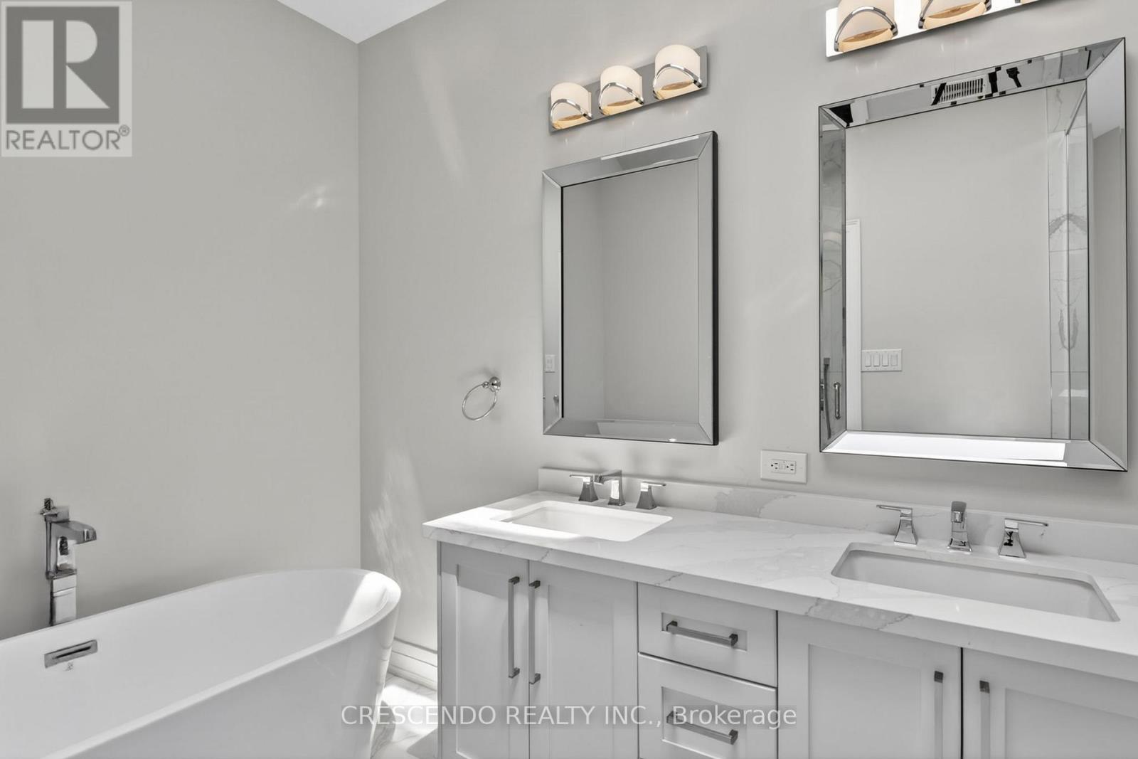 455 Rimilton Avenue, Toronto, Ontario  M8W 2G7 - Photo 23 - W13139024