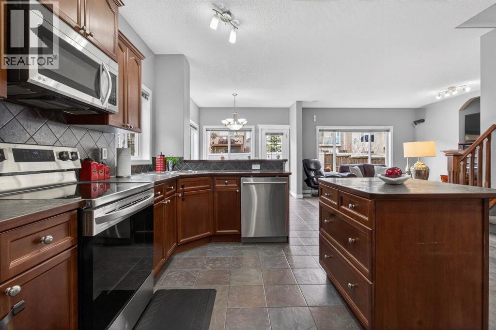 98 Evanscove Circle NW, Calgary, Alberta  T3P 0A1 - Photo 7 - A2299286