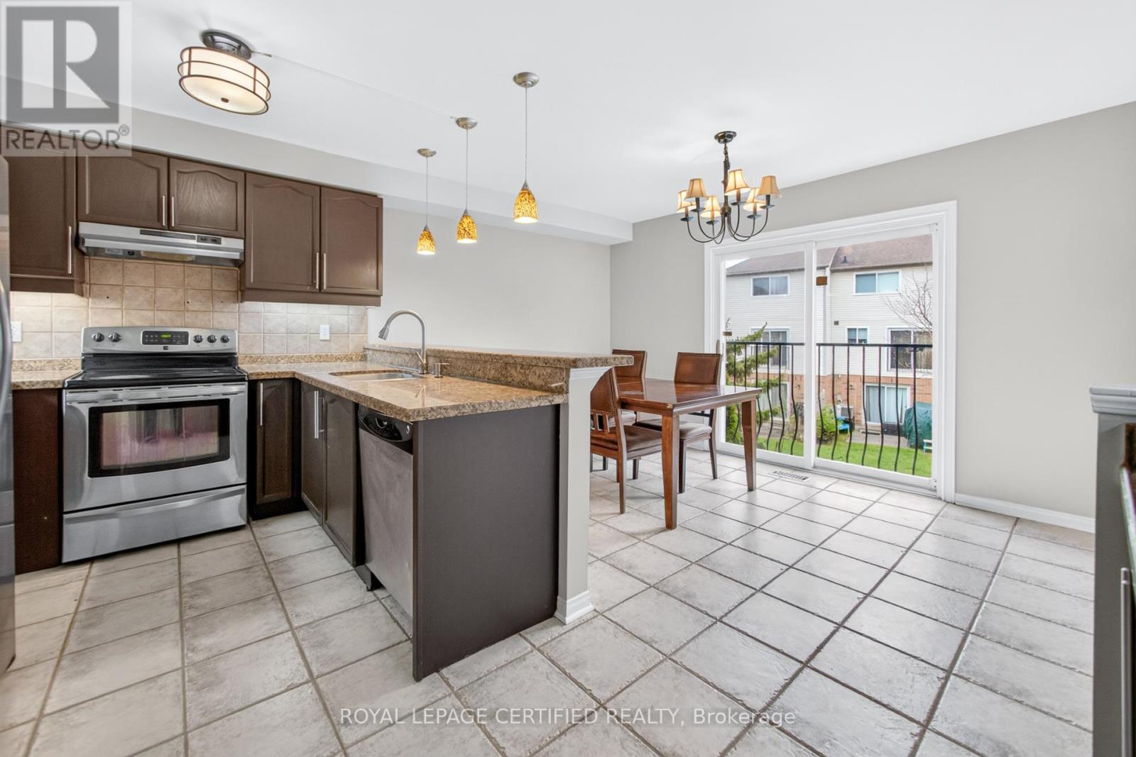 876 Scollard Court, Mississauga, Ontario  L5V 2R5 - Photo 12 - W12957508