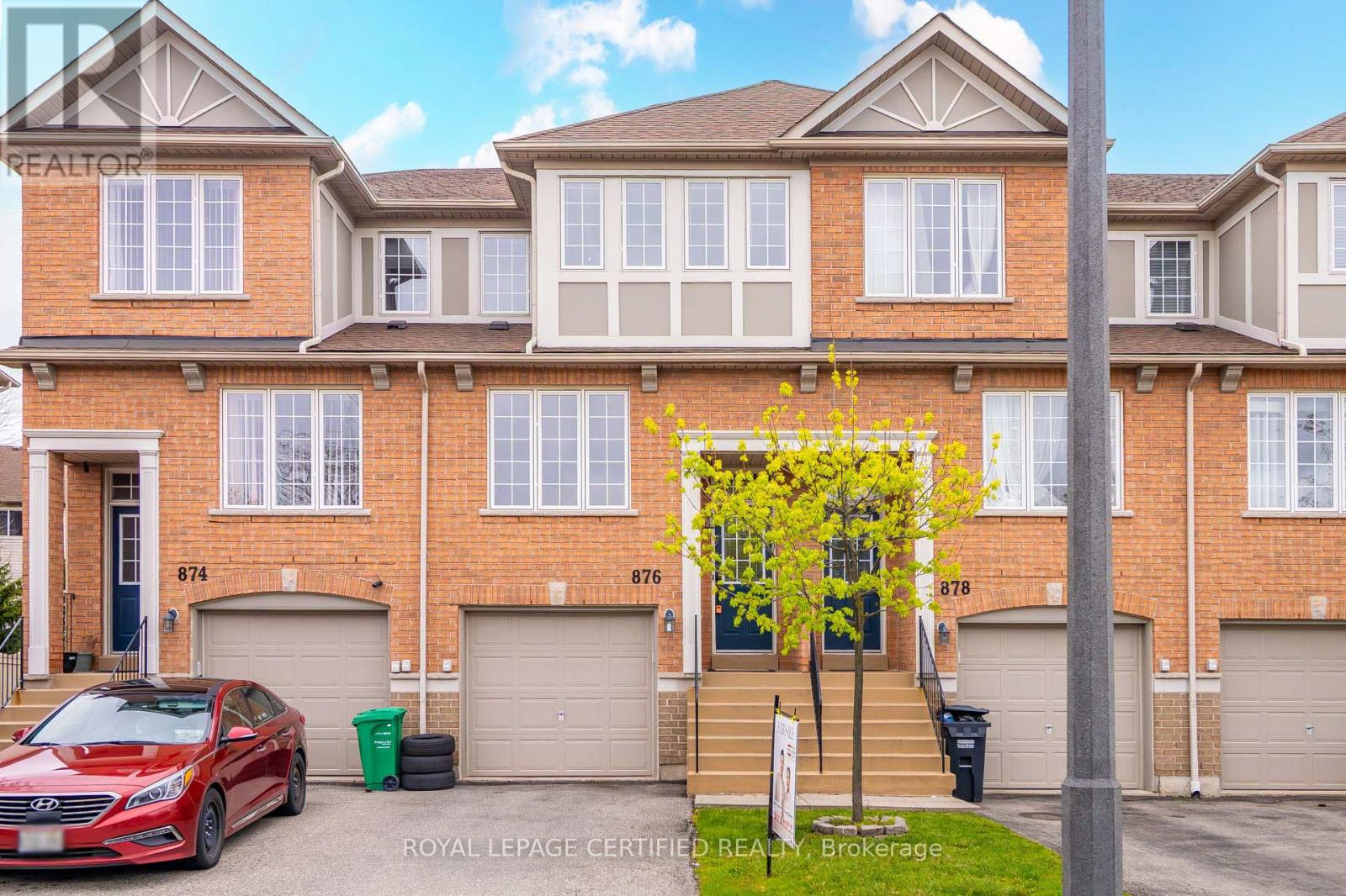 876 Scollard Court, Mississauga, Ontario  L5V 2R5 - Photo 2 - W12957508