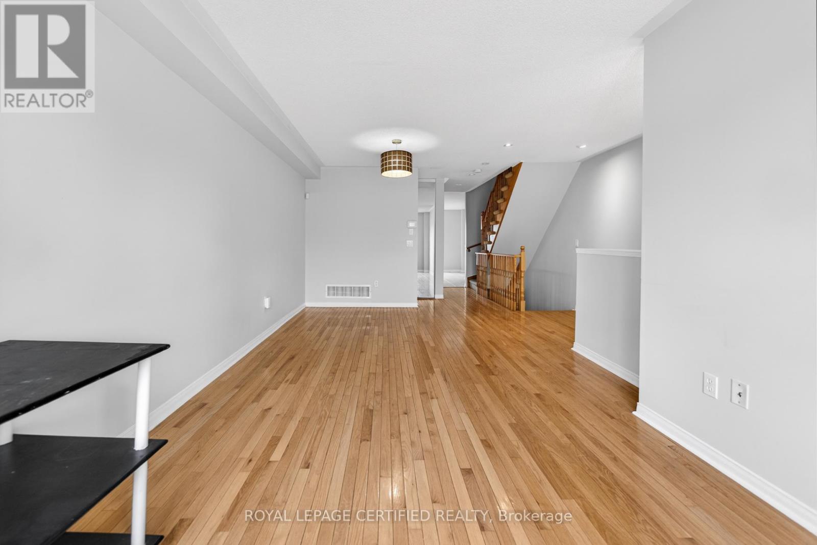 876 Scollard Court, Mississauga, Ontario  L5V 2R5 - Photo 11 - W12957508