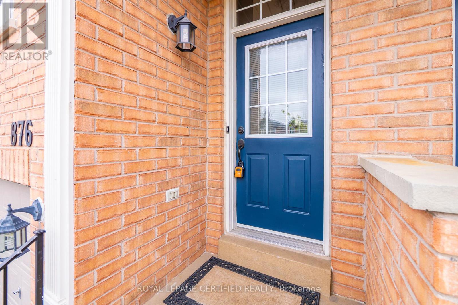 876 Scollard Court, Mississauga, Ontario  L5V 2R5 - Photo 7 - W12957508