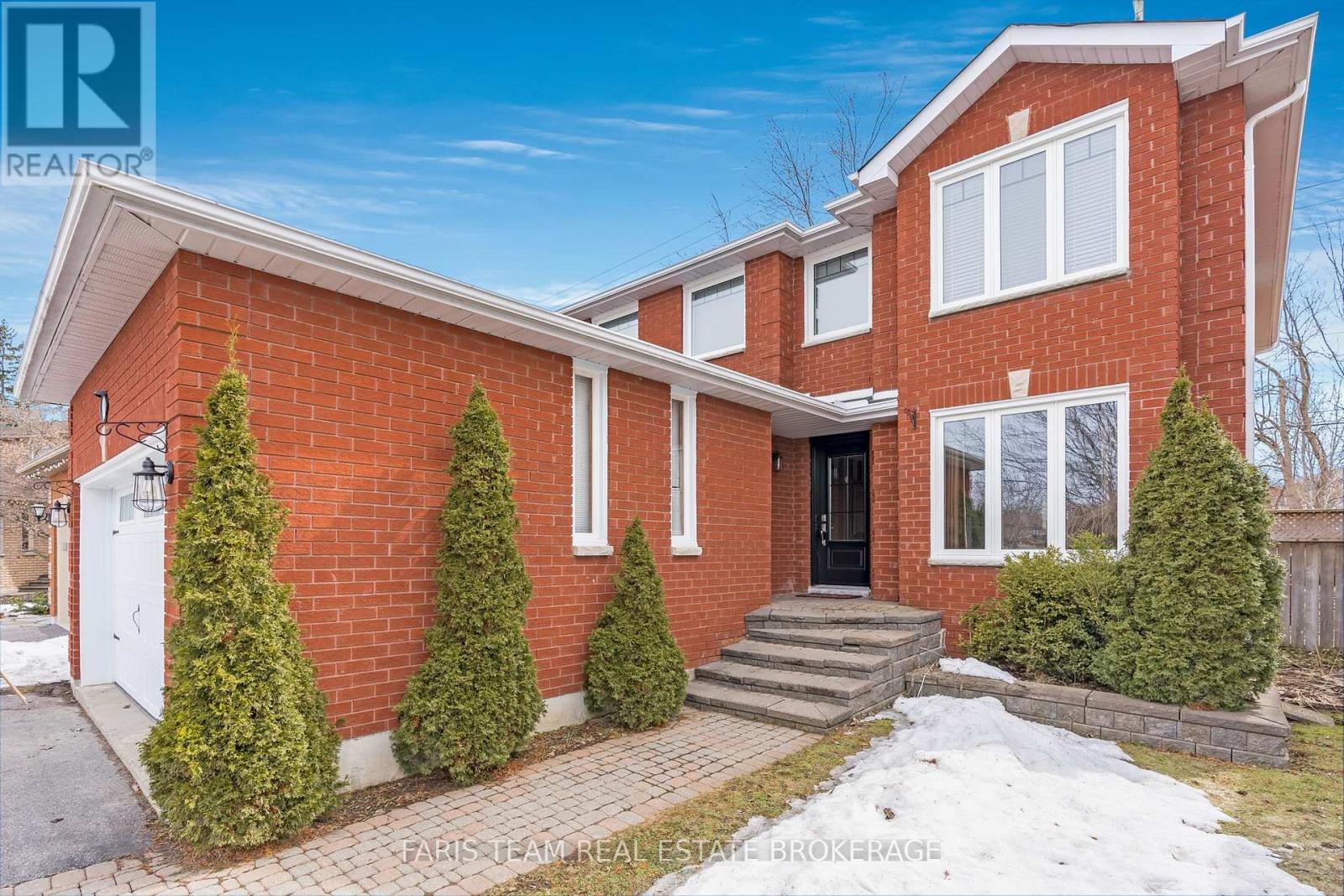 31 Etherington Crescent, Barrie (West Bayfield), Ontario  L4N 7T2 - Photo 2 - S13139044