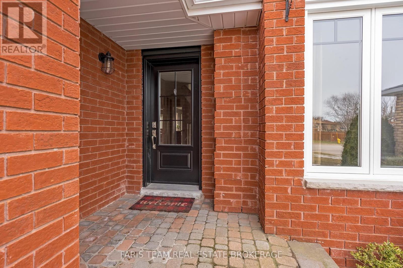 31 Etherington Crescent, Barrie (West Bayfield), Ontario  L4N 7T2 - Photo 4 - S13139044