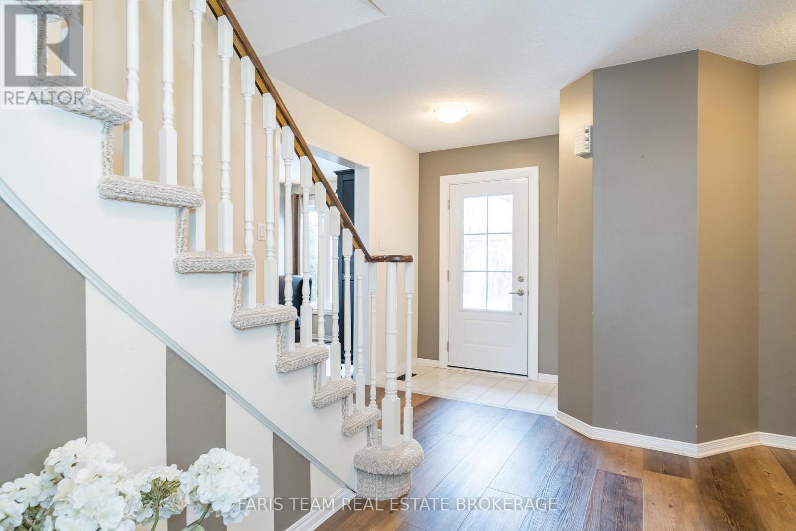 31 Etherington Crescent, Barrie (West Bayfield), Ontario  L4N 7T2 - Photo 5 - S13139044