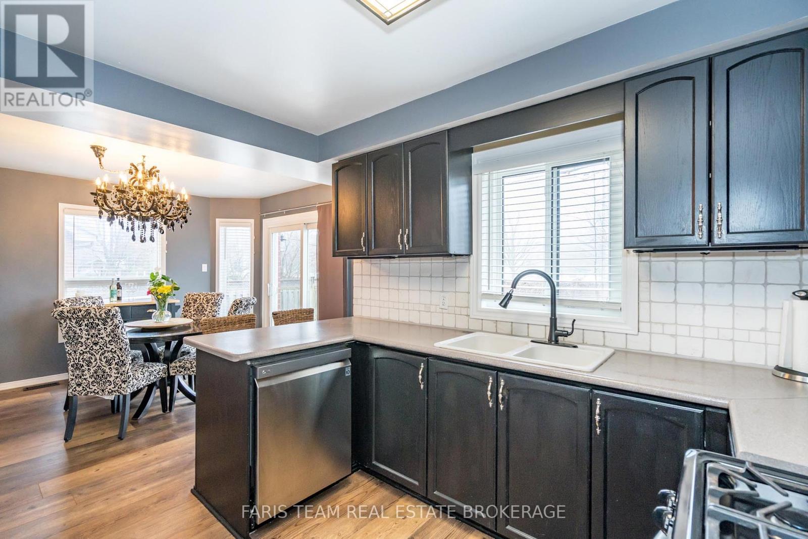 31 Etherington Crescent, Barrie (West Bayfield), Ontario  L4N 7T2 - Photo 8 - S13139044