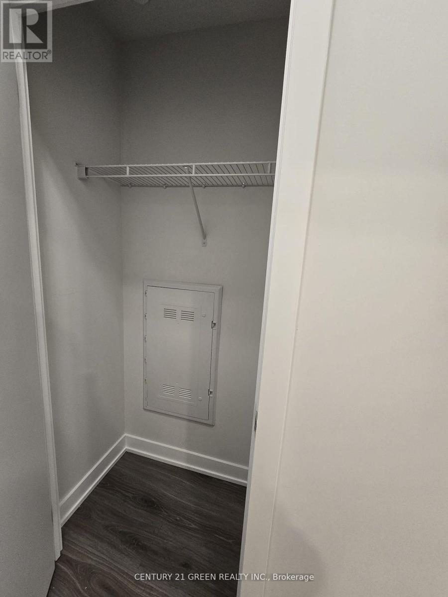 422 - 430 Square One Drive, Mississauga, Ontario  L5B 3Y1 - Photo 10 - W13139032