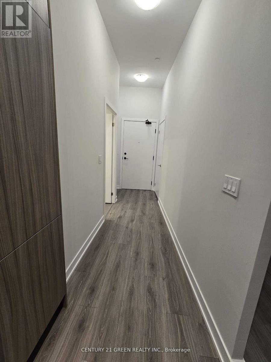 422 - 430 Square One Drive, Mississauga, Ontario  L5B 3Y1 - Photo 2 - W13139032