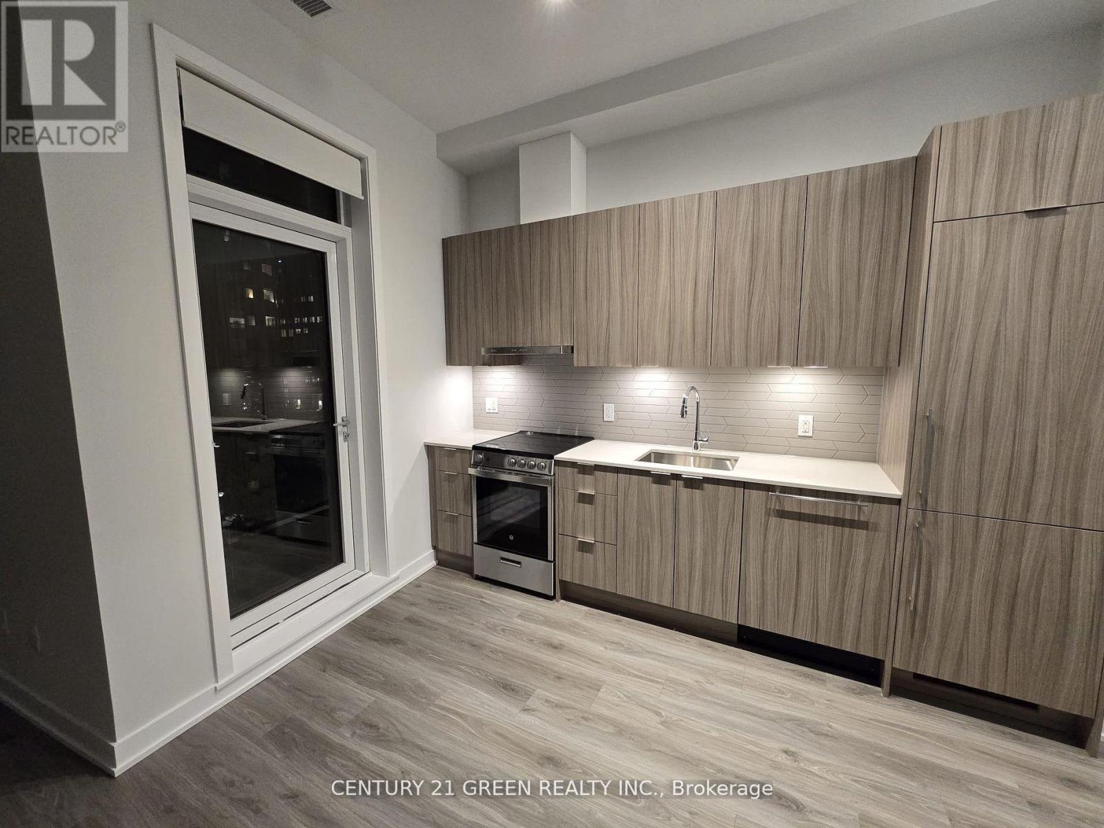 422 - 430 Square One Drive, Mississauga, Ontario  L5B 3Y1 - Photo 3 - W13139032
