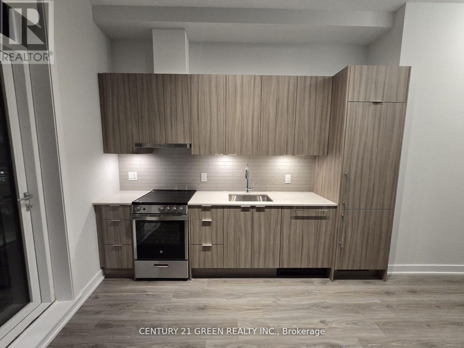 422 - 430 Square One Drive, Mississauga, Ontario  L5B 3Y1 - Photo 4 - W13139032