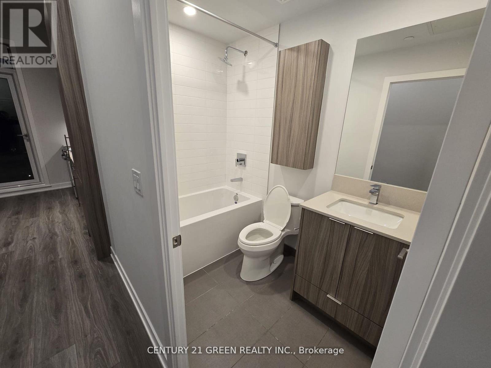 422 - 430 Square One Drive, Mississauga, Ontario  L5B 3Y1 - Photo 5 - W13139032