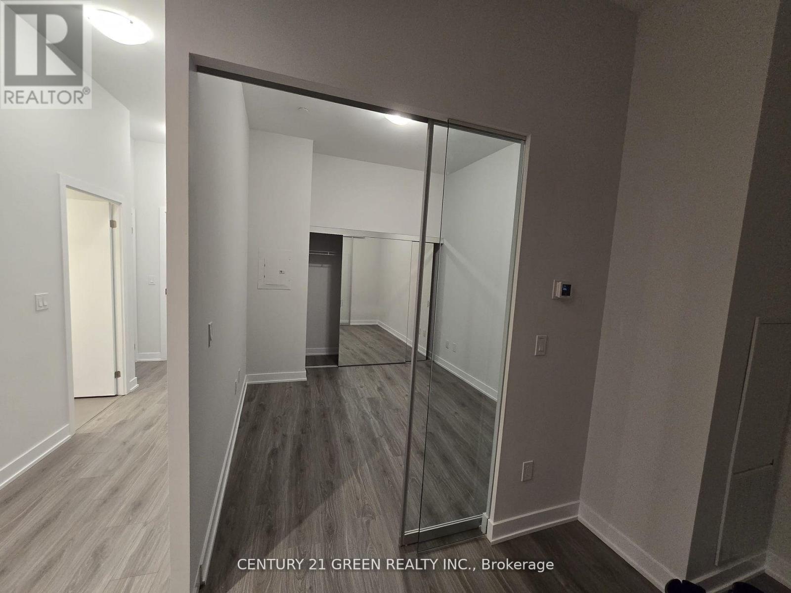 422 - 430 Square One Drive, Mississauga, Ontario  L5B 3Y1 - Photo 8 - W13139032