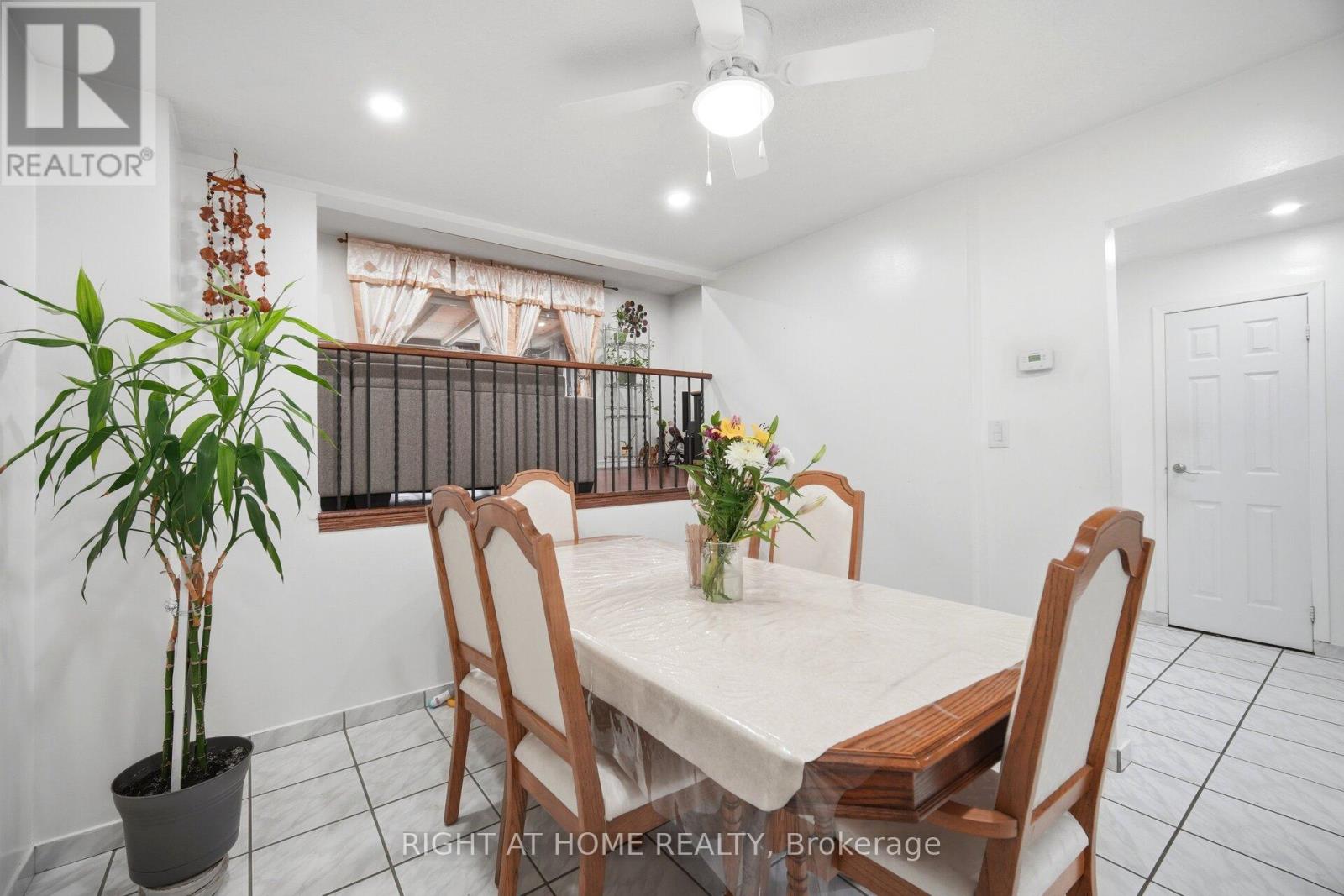 18 Mercedes Drive, Toronto, Ontario  M9V 4T5 - Photo 14 - W13139062